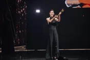 金曲34/〈最好的時光〉奪年度歌曲！安溥一開口就落淚…陳綺貞頒獎哼唱：我也喜歡
