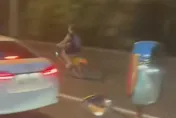 外國妹騎Ubike誤闖國道！高速刷卡汽車…遭警攔下喊「我要去林口」