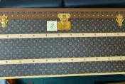 im.B主嫌女友捶心肝！134萬LV古董箱被買走　求「撤銷拍賣」遭打臉