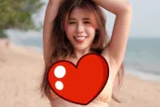 57歲董至成戀上JKF爆乳網美？被拍到海邊牽手踏浪…認：說沒感情是騙人的
