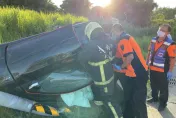 影/台南公墓旁驚傳自撞電桿車禍！1死1命危救治中