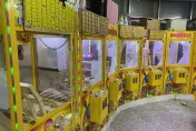 夾不到氣噗噗？苗栗男砸30台娃娃機洩憤　警鎖定對象追緝中