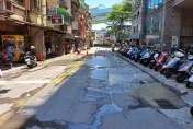 基隆成功市場前爆水管！地基被掏空　400戶一度沒水用