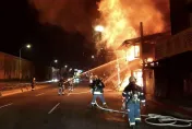 快訊/北市環河北路住宅半夜竄惡火　木造房屋全面燃燒釀1死