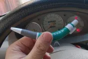 太熱!全台高溫警報連「原子筆 」都在抗議！男上車驚見綠殼筆烤成「剝皮辣椒」