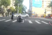 影／又坑人！高雄爛路害身障男跌落輪椅　網炎上：沒死人都不關注