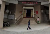 「貼地摩擦」8分鐘！板橋警暴力爭議　重壓騎士嗆「你不要斷氣就好」挨告