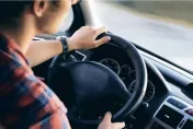 上班途中「撞到他老婆車」　主管竟說：換新車不用賠！結局神展開