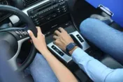 MeToo駕訓班？色教練車上性騷女學員 　襲胸撫腿還逼摸他的「排檔桿」