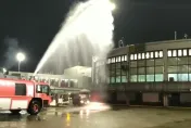快訊/桃園機場驚傳火災！一航廈候機室屋頂晚間起火燃燒