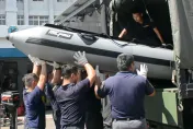 海軍超前部署！派兩棲突擊車預置台南屏東　膠舟、抽水機隨時待命
