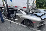 汽車達人網紅突po超嚴重車禍照！超跑「整輛插入變形」真相曝