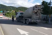 全民叫好！砂石車沿路滲漏污泥害慘用路人　三峽警嚴查一個月狂罰200萬
