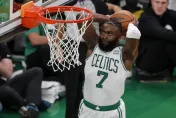 剛獲NBA史上最大合約　綠衫軍布朗女友遭爆竟是位阿嬤