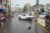 快訊/台中死亡車禍！詭偏「自撞分隔島」車頭撞爛　26歲男送醫不治