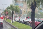 下午2點不到！高雄夢時代「車潮塞爆」　網看傻：南部連假第二天