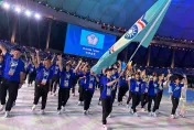 影/「排球甜心」廖苡任掌旗！中華隊亮相成都世大運開幕式