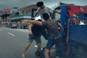 宜蘭逼車糾紛！聯結車兄弟拉人下車爆打　貨車父子檔「電鋸揮砍」慘遭KO