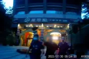 影/搭電梯對上眼！21歲男KTV被「瞪」嗆聲揮刀　衰男勸架肚子遭劃傷