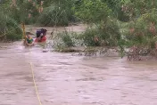 影/竹北釣魚遇溪水暴漲！受困5移工吊掛、繩索渡河獲救
