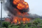 快訊/神岡倉庫「大火濃煙猛竄」傳爆炸聲　尿布衛生紙全燒光