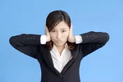 聽到別人清喉嚨、吃麵就會動怒恐慌？　研究：可能得了「恐音症」