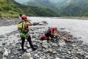 影/不敢了！高雄3男網揪至情谷戲水　溪水突暴漲困沙洲…警拋繩槍救回脫困