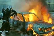 快訊/國道1號深夜驚傳火燒車　火勢猛烈駕駛生死未卜