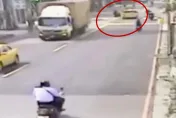 影/無照男騎重機害小黃遭追撞肇逃　警以車追人查緝到案依法舉發