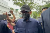 影/黃子佼頭戴鴨舌帽黑口罩　滿臉鬍渣憔悴走進北檢