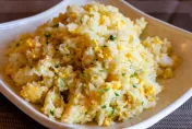爺奶吃「隔夜蛋炒飯」腹瀉整夜　竟比腸胃炎更嚴重　「細菌感染」釀多重器官衰竭