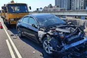 快訊/國1北向林口匝道轎車追撞「車頭全爛」！占用2車道、車流回堵5公里