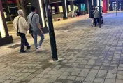 81歲石英近況曝光！年初才宣布「停下演員生涯」…三代同堂現身信義區散步