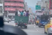 要去BB園區？三重貨車後斗違規塞滿人　沿路傾斜搖晃超危險
