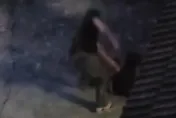 影/豬狗不如！雲林逆子父親節爆揍老母親　她倒地哀嚎還慘被拖行凌虐