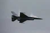 漢光演習首日傳軍機意外　空軍F-16降落嘉義基地衝出跑道