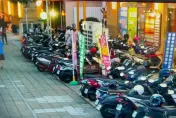 高雄冰店遭4黑衣人暴力砸店！惡煞太拚命「砸到手指骨折」遭逮