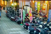 高雄冰店遭黑衣人狠砸　疑追美魔女闆娘不成報復…老闆嘆「老婆太漂亮」