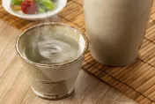 50歲婦人每天喝豆漿「習慣這樣做」　 喉嚨卡卡竟罹癌　超多人都踩雷！