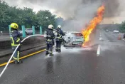 快訊/國1苗栗泰安段恐怖火球！男自撞護欄跳車　汽車燒剩骨架