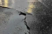 高雄雷雨轟炸不平靜　鳳山區爆馬路塌陷…驚見3公尺裂痕！