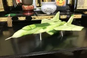 日本網友手工打造「精靈馬」拼創意　戰機、神獸當坐騎迎接祖先回陽間