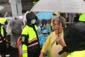 影/參加遊行被攔下安檢　民眾怒問誰要求的：我帶小孩來為何要安檢？