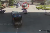 快訊/八里貨車衝撞分隔島！24歲駕駛雙腿夾困變形車頭　撞擊影像曝光