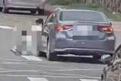 影/家長好淡定片！男童騎滑板車過斑馬線　遭未暫停禮讓轎車撞飛
