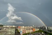 快訊/午後雷雨急又猛！台北信義區列二級淹水警戒　內湖天空掛雙彩虹
