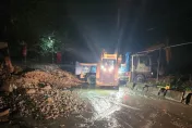 影/南投信義「大雨釀土石流」！東埔溫泉區交通中斷　經搶修已單線通車