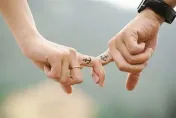 不爽前女友與陌生男曖昧講電話！他暴怒「霸王硬上弓」　結果付出慘痛代價