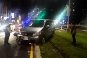 疑路況不熟誤闖高雄輕軌　女駕駛開廂型車慘吃7500元罰單