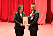 國防部112年軍人節表揚大會　蔡英文親自頒獎給邰智源、羅紹和